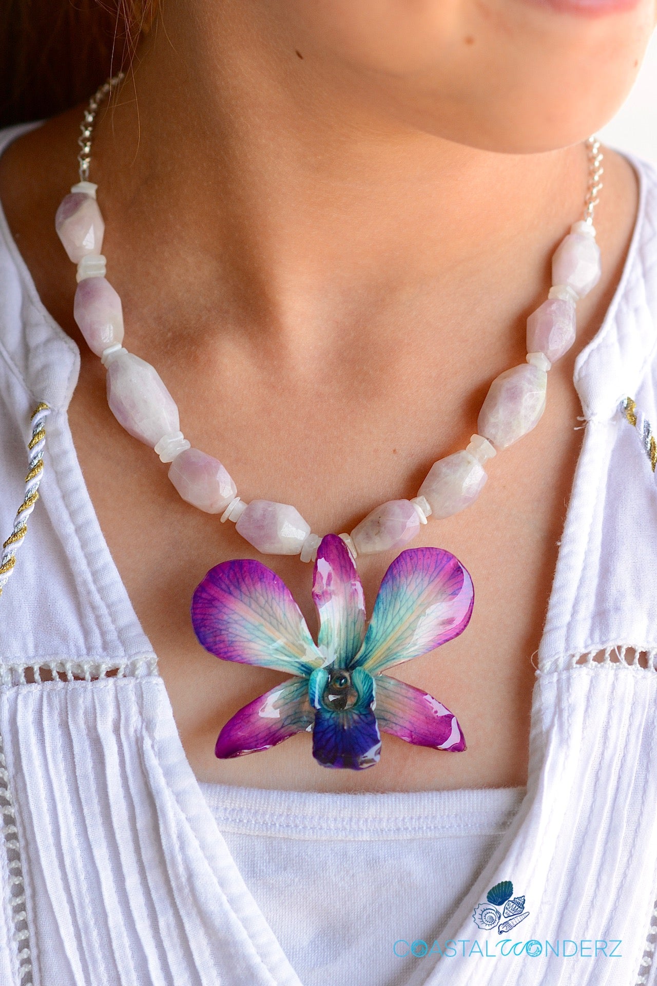 "Ambar" Everyday Real Orchid Necklace with Kunzite